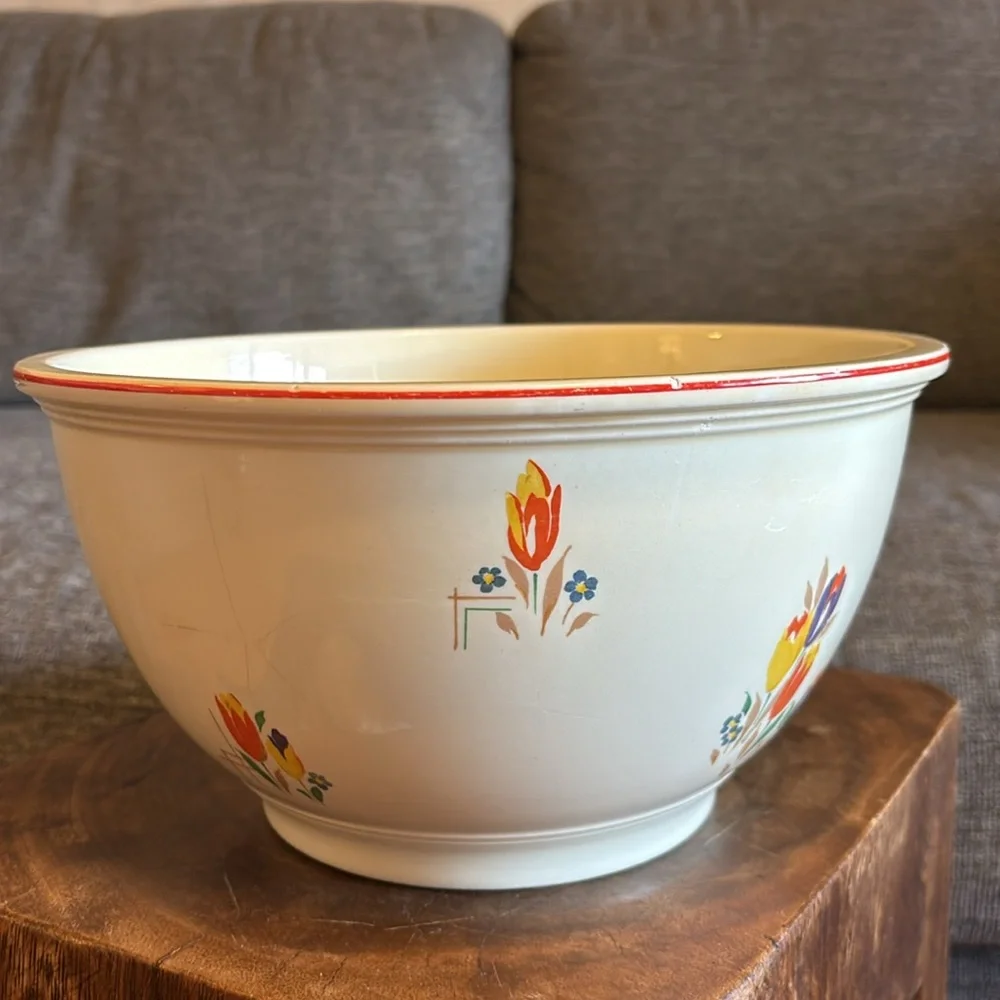 HOMER LAUGHLIN TULIP PATTERNED LARGE BOWL VINTAGE